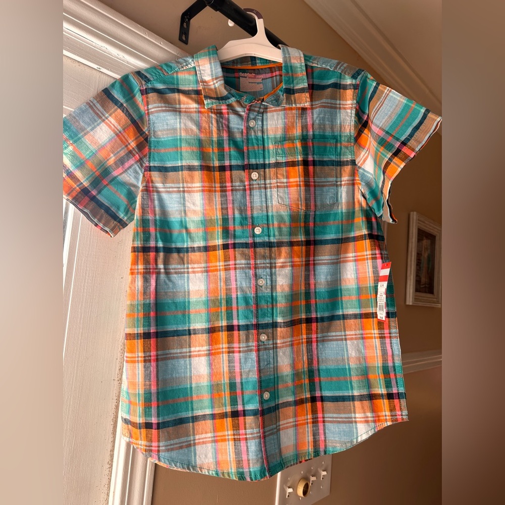 Boys button down shirt
New w/ tags
Size 14